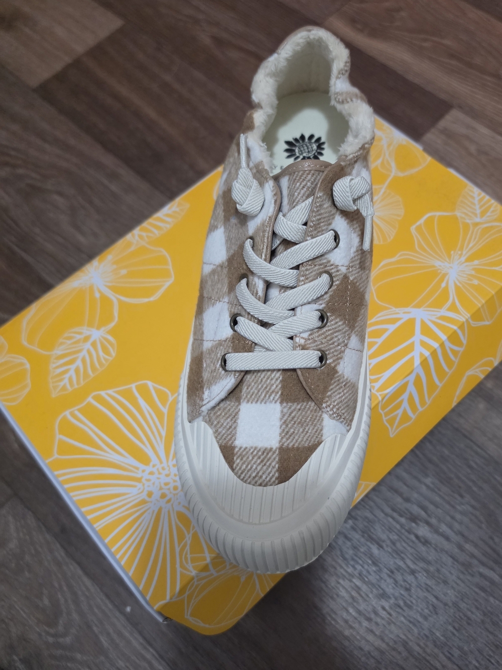 Women's Yellow Box Plaid Lace-Up Sneakers in Beige and White